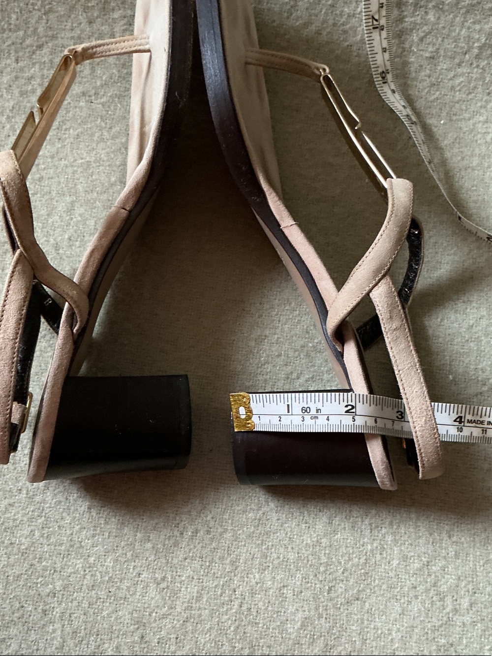 Gucci Beige Suede T-Strap Sandals with Gold Hardware - Picture 5 of 5